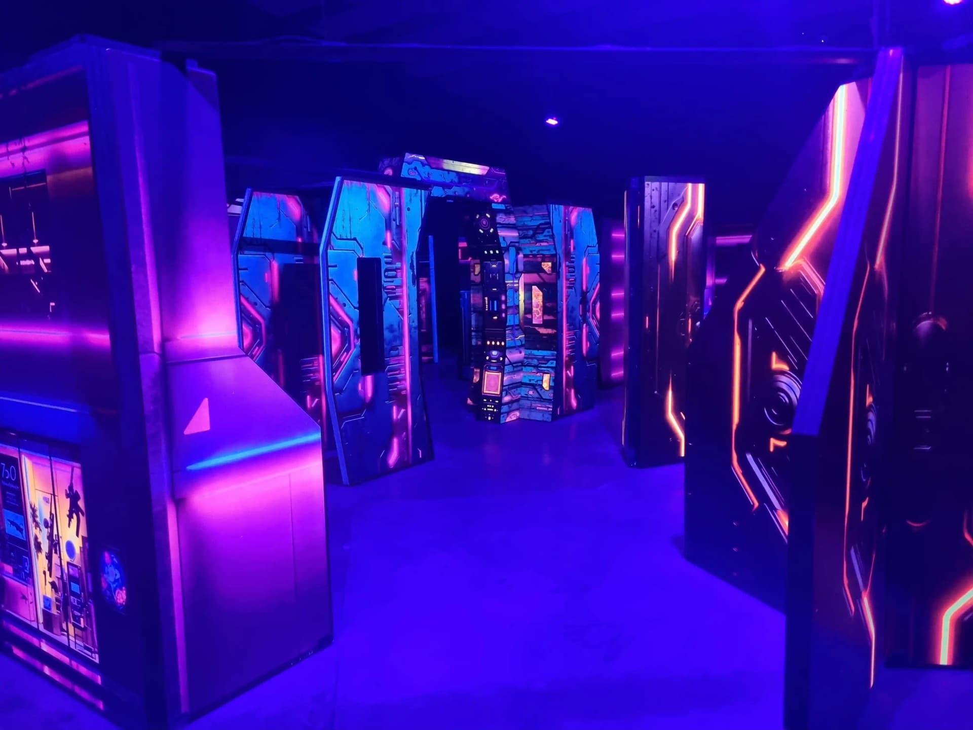 ArenaGallary.webp Delta Strike custom laser tag arena